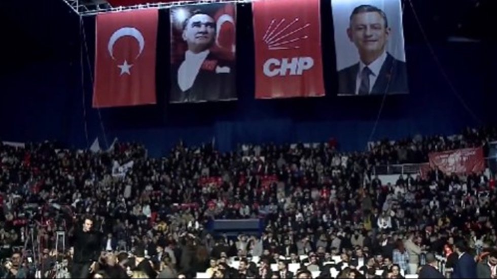 CHP&rsquo;li 111 milletvekilinden olağan&uuml;st&uuml; kurultay &ccedil;ağrısı