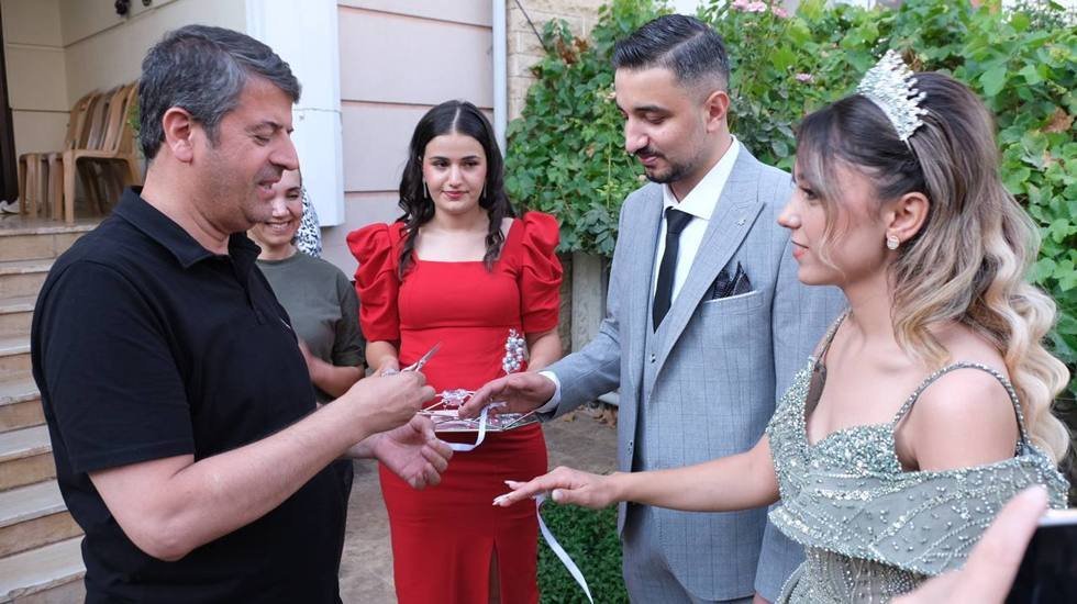 Ev hapsinde tutulan Başkan Tutdere nişan yüzüğü taktı