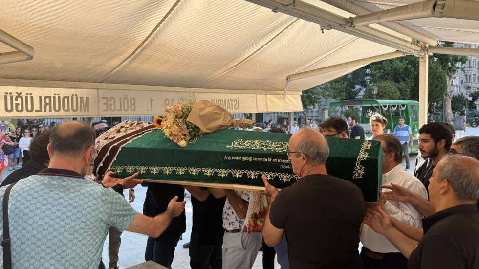 Pınar Kür son yolculuğuna uğurlandı