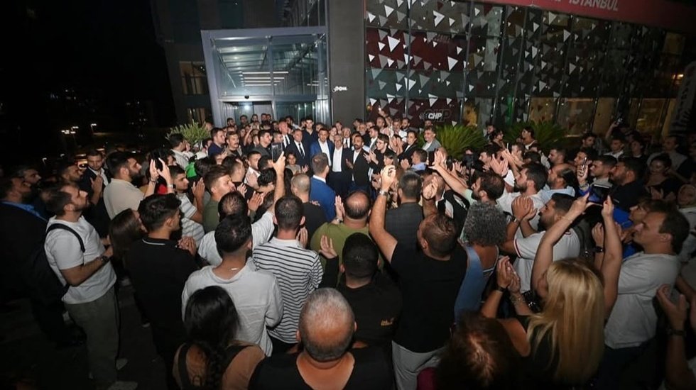CHP İl Binasında polis ablukası devam ediyor!