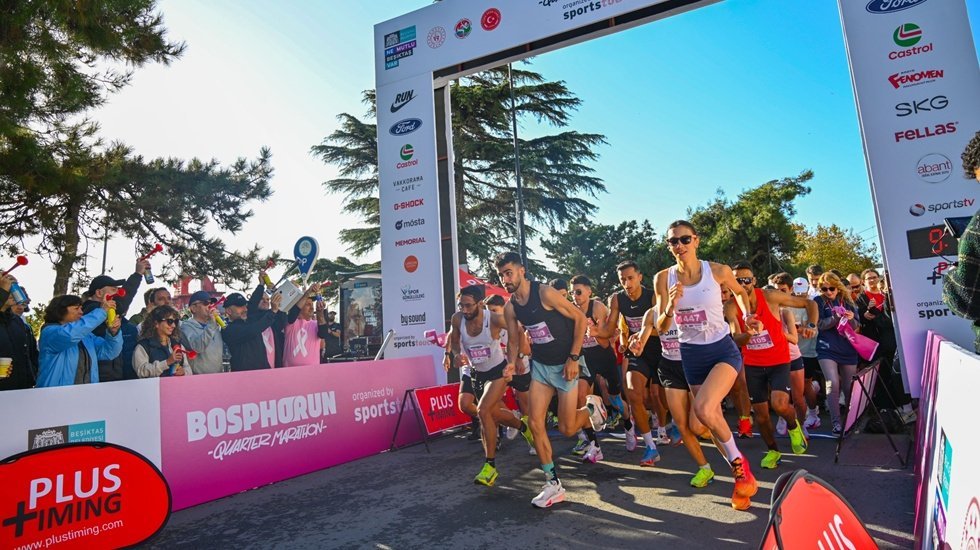 Beşiktaş&rsquo;ta Bosphorun Quarter Marathon&rsquo;u b&uuml;y&uuml;k heyecana sahne oldu