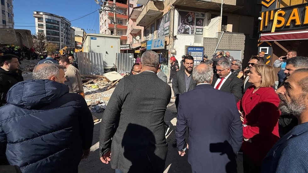 İzmit Belediye Başkanı H&uuml;rriyet: "Bilimle değil, siyasetle kazı yapıyorlar"