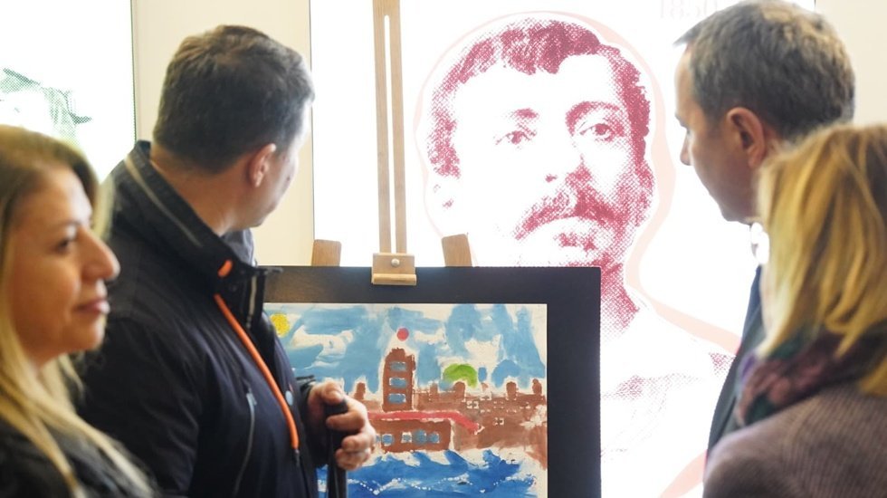 G&ouml;rme engelli ressamın Braille tekniğiyle yaptığı resimlere yoğun ilgi&hellip;