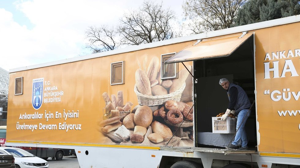 Ankara&rsquo;da İftar Sofralarına "Mobil" Dokunuş: Sıcak Pideler Sokak Sokak Geziyor