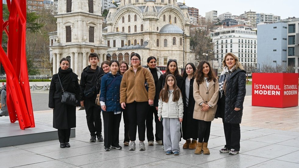 Yarıyıl tatilinde &ouml;ğrencilere İstanbul modern gezisi