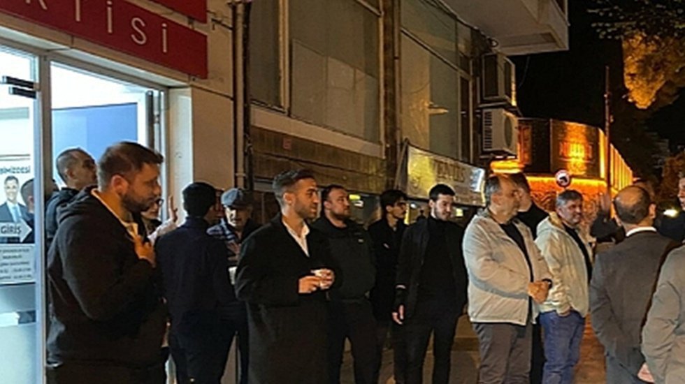 CHP İl&ccedil;e Başkanlığı'na saldırı!