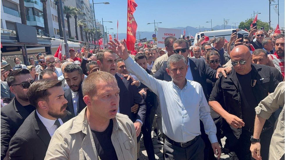 &Ouml;zg&uuml;r &Ouml;zel: Genel Başkan&rsquo;ın kim olacağına 2 milyon CHP &uuml;yesi karar versin