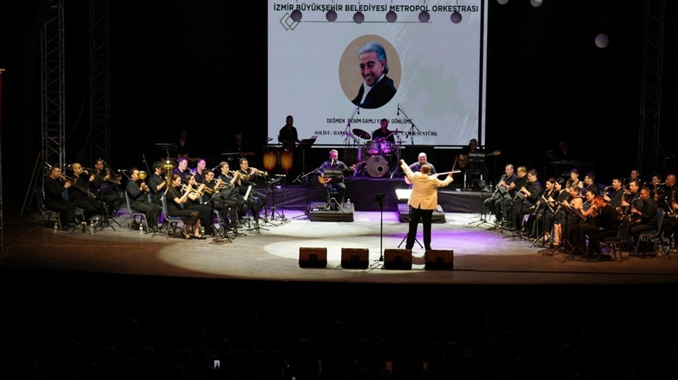 Edip Akbayram ve Volkan Konak şarkılarla anıldı