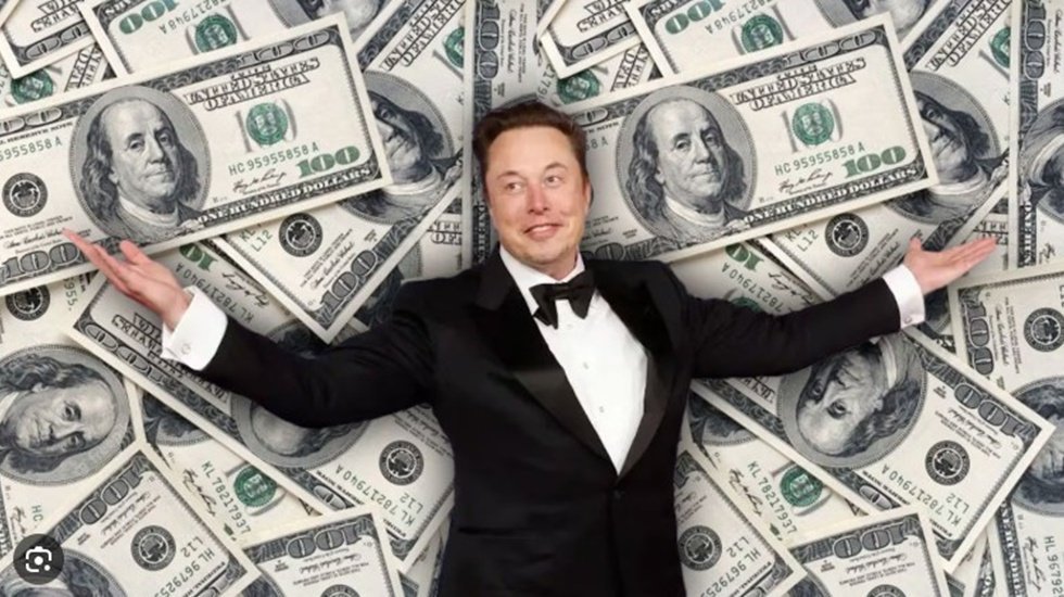Elon Musk d&uuml;nyadaki ilk dolar trilyoneri oldu...