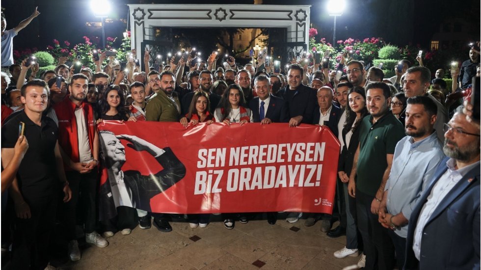 Gen&ccedil;lerden &Ouml;zg&uuml;r &Ouml;zel&rsquo;e: Sen neredeysen biz oradayız