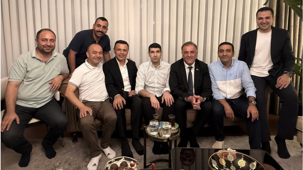 Utku Caner &Ccedil;aykara dostlarıyla buluştu